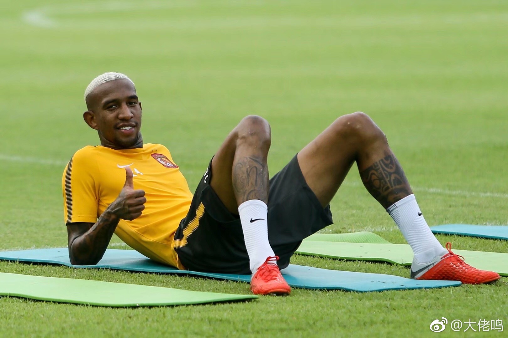 广州队训练开放日；冲刺阶段远射贴柱引欢呼；法国杯在即；赛程密集仍需轮换(长征是播种机原文)