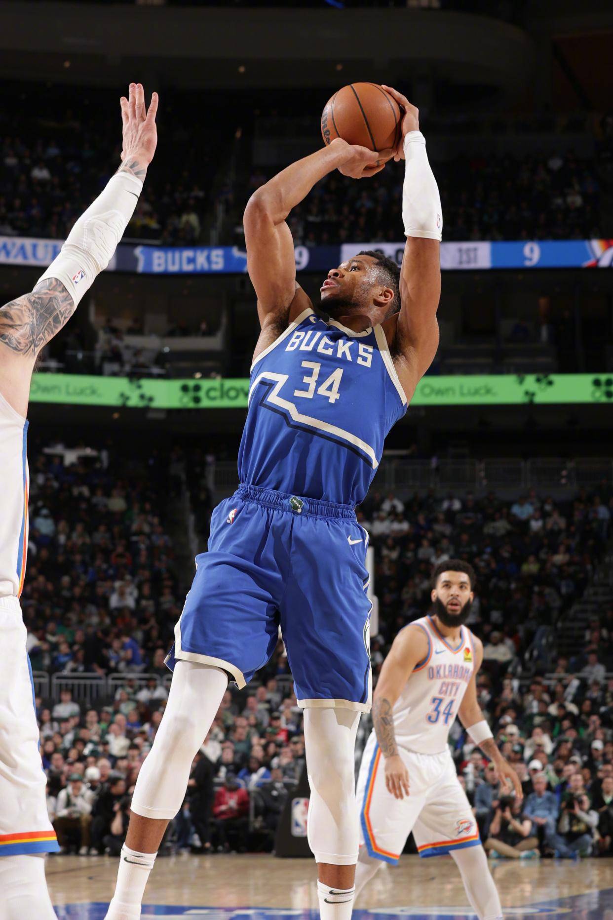 一竞技电竞-字母哥在篮网比赛中关键助攻，高光表现引发热议！的简单介绍