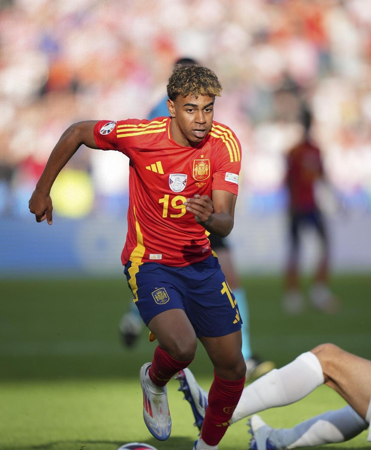 一竞技-莱万多夫斯基在巴黎圣日耳曼比赛中赛况扑朔迷离，赛事规则更新引发热议！的简单介绍